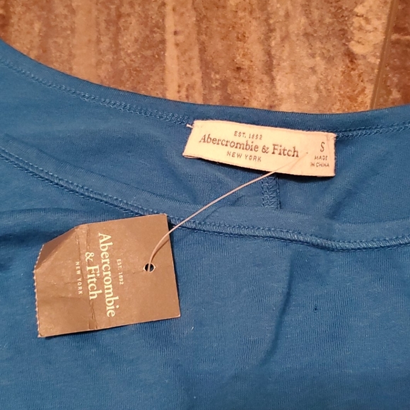 Cute Blue Top Abercrombie & Fitch NWT - Picture 5 of 8